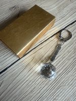 Schlüsselanhänger mit facettiertem Anhänger Zahl 3