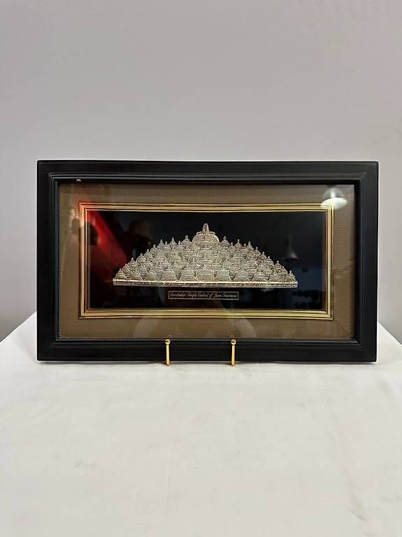 Poster & Bilder: Reliefbild "Borobudur Temple" aus Java, Indonesien 41 x 24 c – Gebraucht aus Obernau von Arche_Noah_Brocki