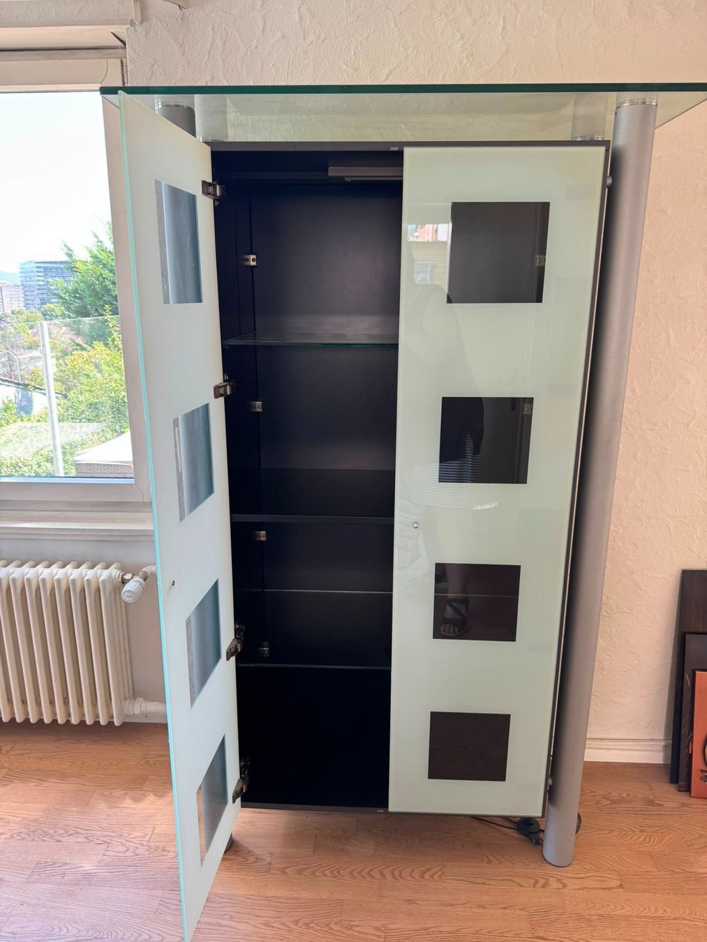 Vetrine: Vitrinen-Schrank mit Glasfront – Usato da Zürich venduto da supersuper01 1
