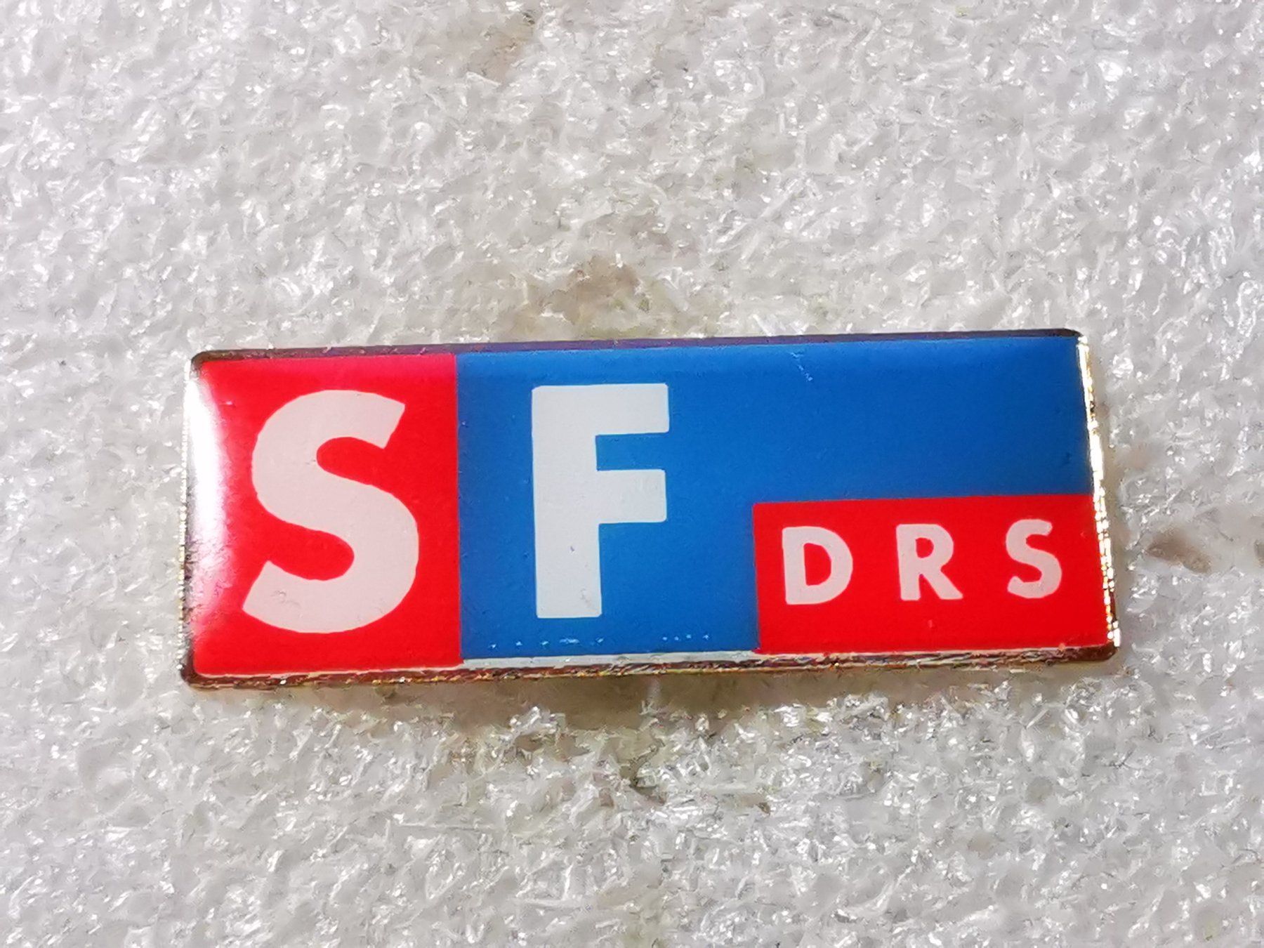 Placchette & Badge: Ansteckpin 116: SF DRS – Usato da Oppligen venduto da Pin-Fall-Shop