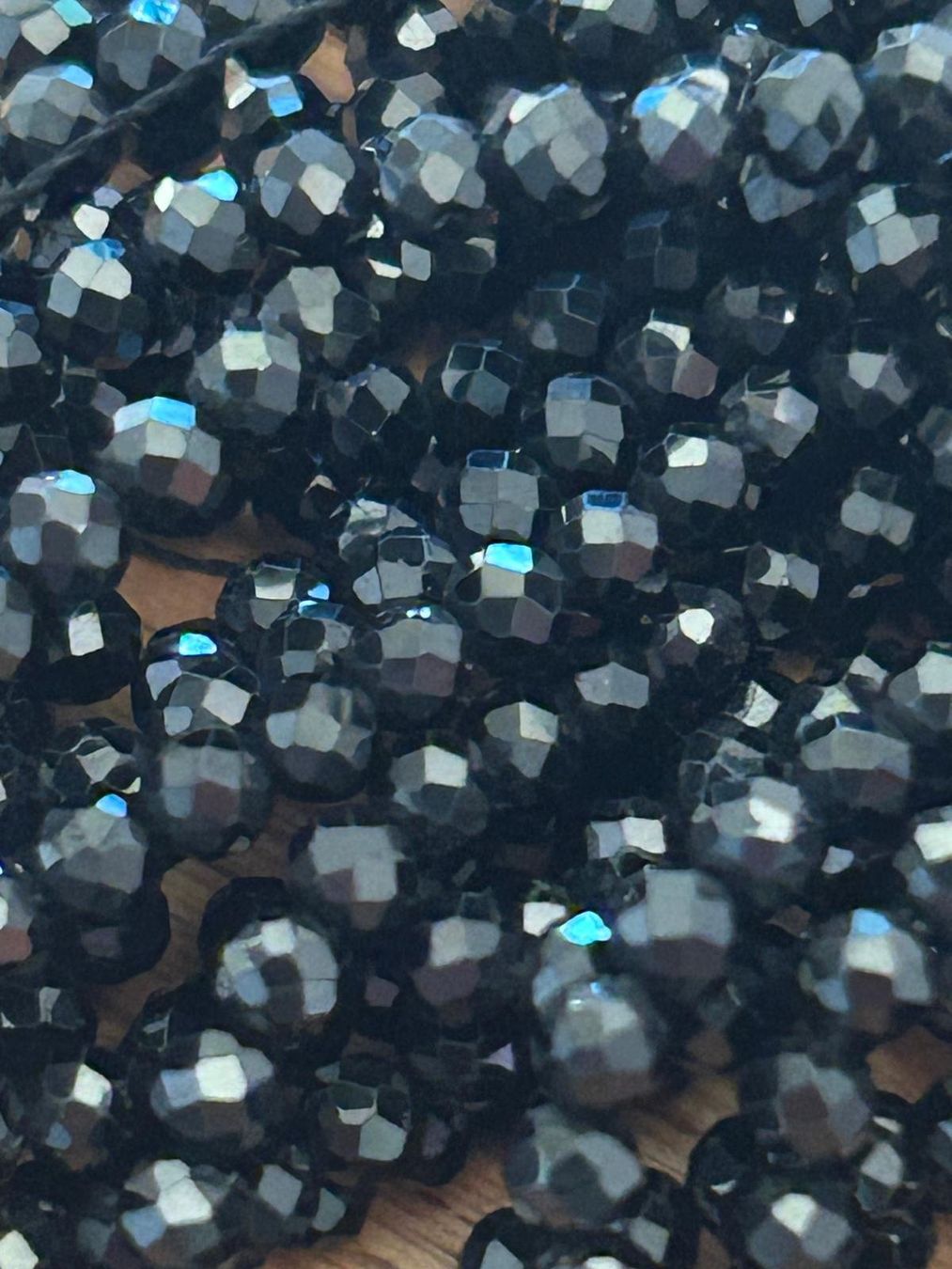 Pietre preziose: Strang echte facettierte Spinel Kugeln 2 mm – Nuovo e nell'imballaggio originale da Niederrohrdorf venduto da Ytobi 3
