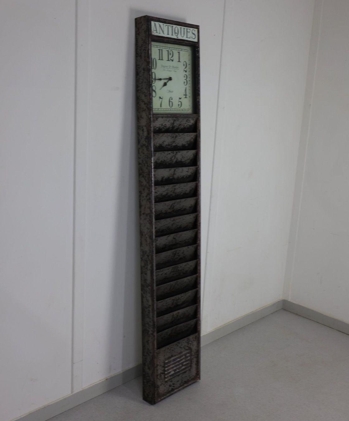 Orologi da terra & Orologi da parete: Grosser Magazinhalter mit Uhr – Usato da Volketswil venduto da brockipfannenstil 3