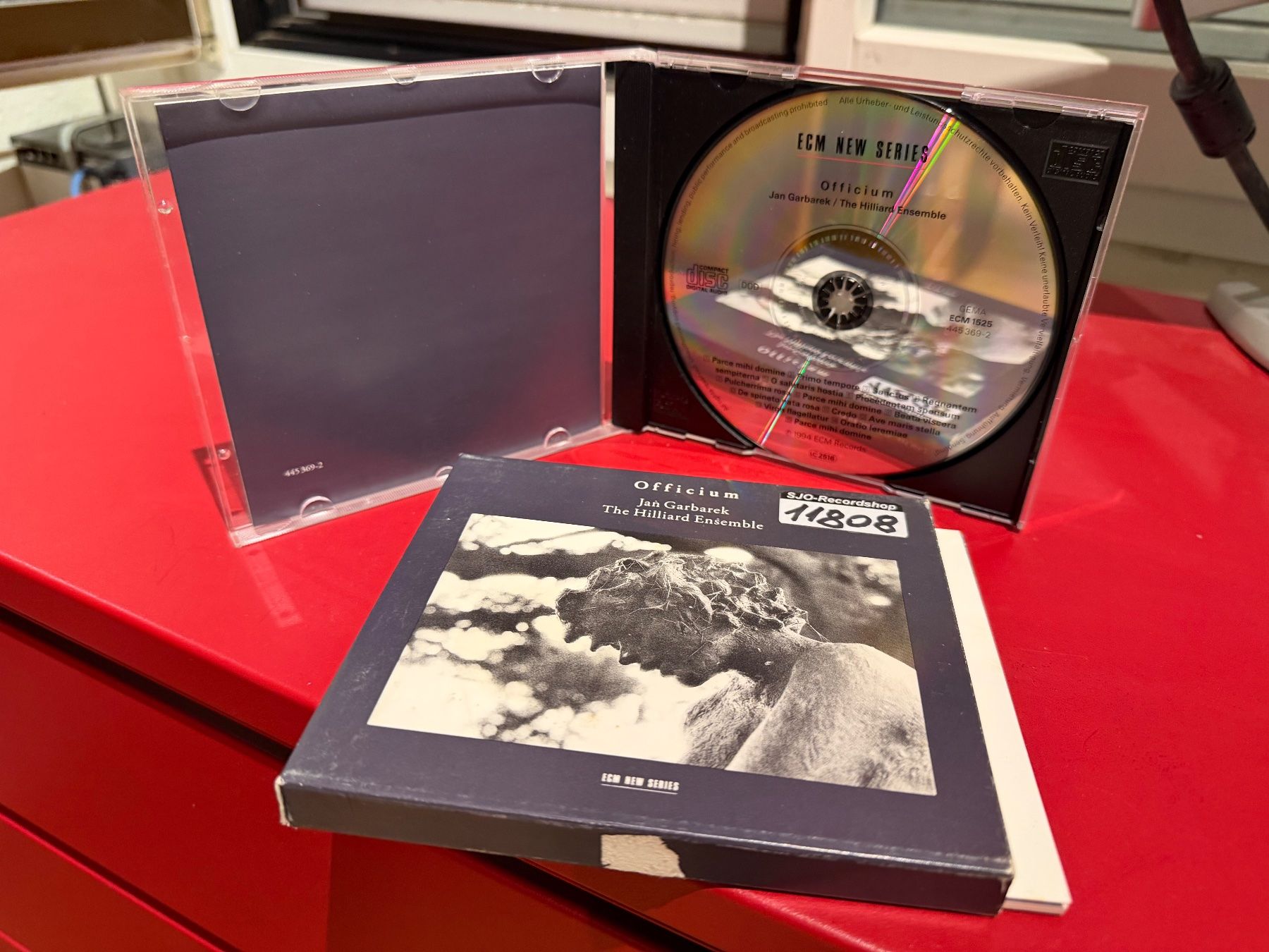 CD: Jan Garbarek / The Hilliard Ensemble - Officium - HF41BS – Usato da Küsnacht ZH venduto da JazzRecords 3
