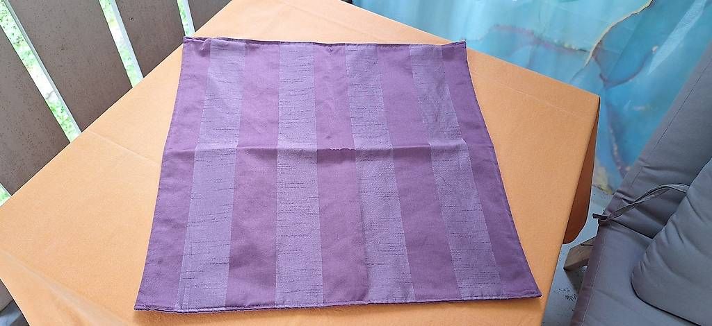Cuscini: Kissenhülle violett – Usato da Tägerig venduto da SandraLios 1