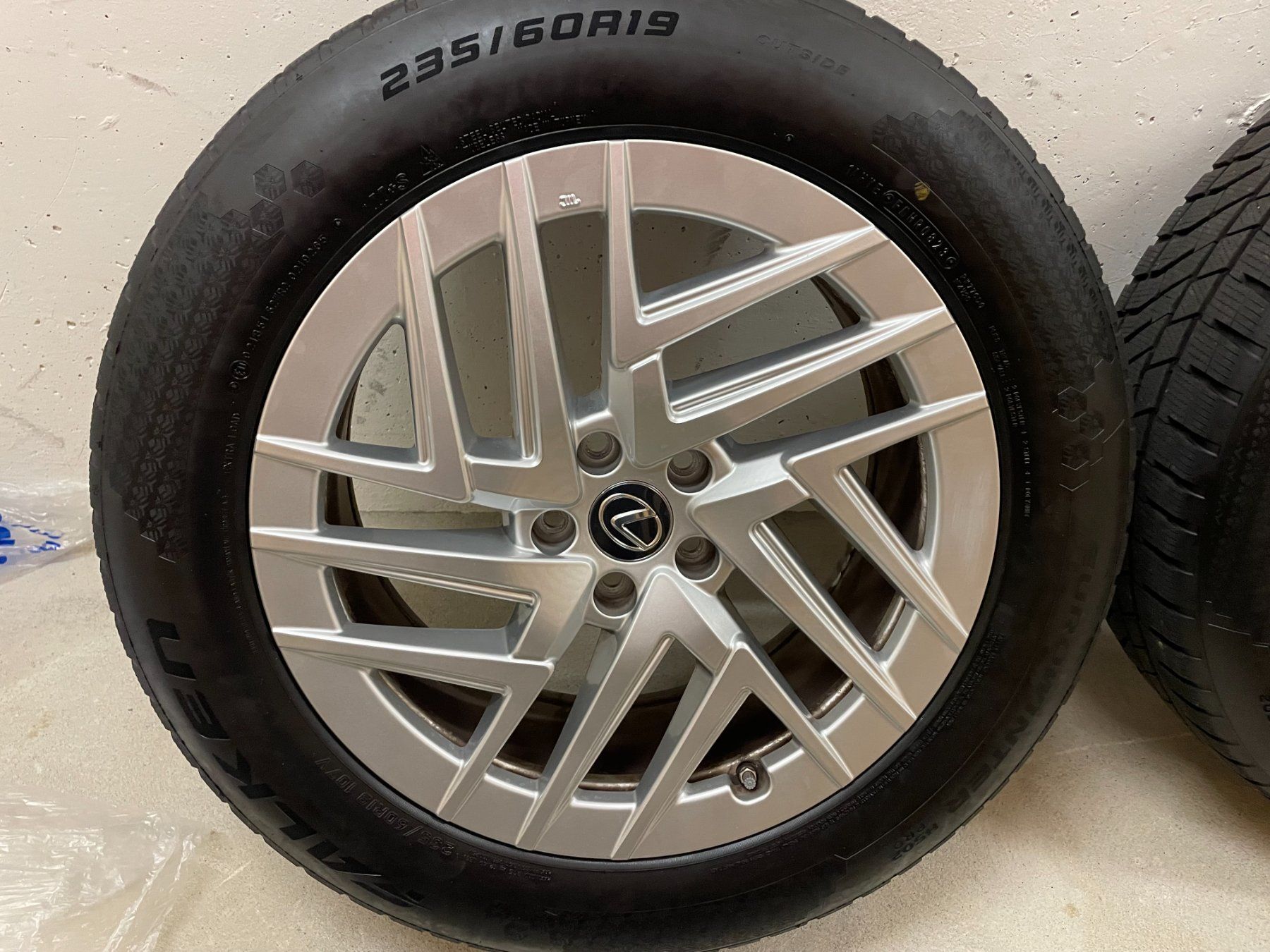 Lexus Pneumatici & Ruote complete: Lexus RX 2025 Winterräder 235/60R19 – Usato da Rheinfelden venduto da Piotr73 1