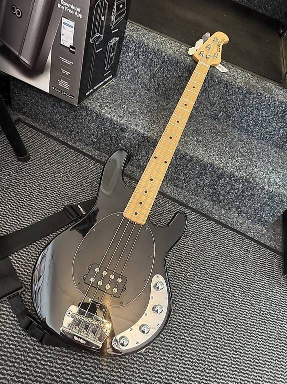 Strumenti musicali: Basse Musicman Stingray 3 US – Usato da Morges venduto da GvnMusic 4