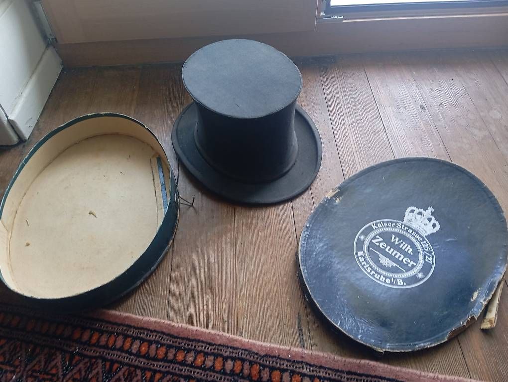 Copricapi, berretti & cappellini: Chapeau clack, Zylinder – Usato da Basel venduto da Petergunn