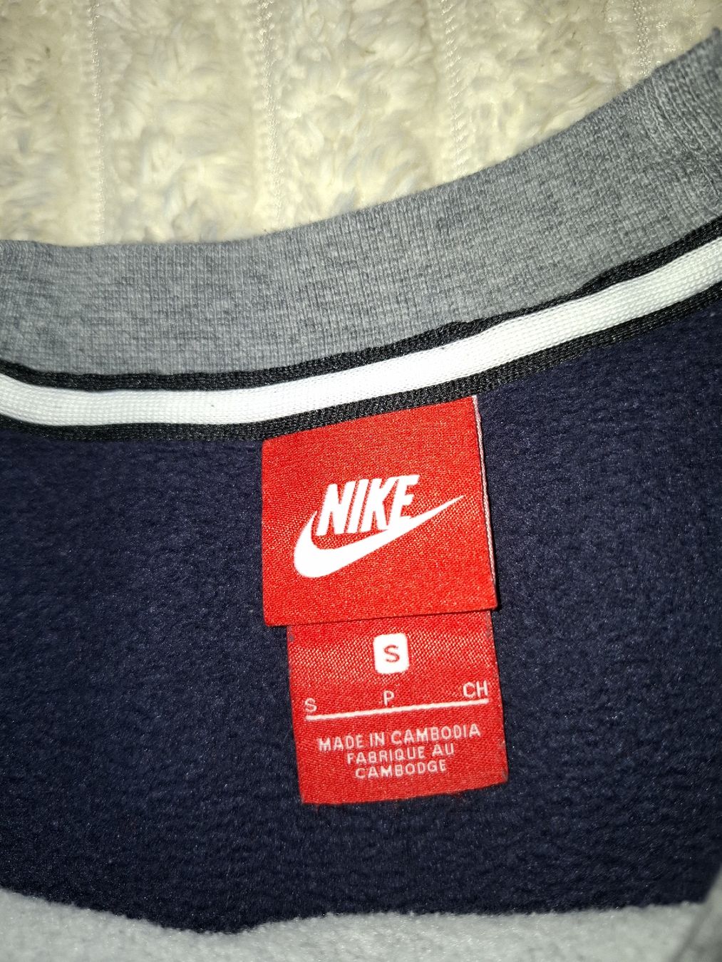 Nike Maglioni & Felpe: Pull Nike Air Col Rond Colorblock Taille S – Usato da Le Locle venduto da QUALI-PRIX 2
