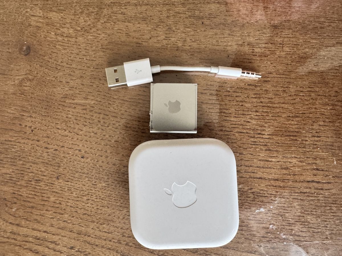 Apple Tragbarer Mediaplayer: Apple iPod Shuffle 4.Gen mit Kopfhörer – Gebraucht aus Dietikon von Leodnd 2