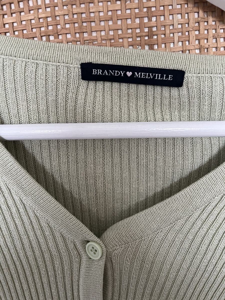 Brandy Melville T-shirt: Hellgrünes Oberteil von Brandy Melville – Usato da Zürich venduto da lou_q5l7 1