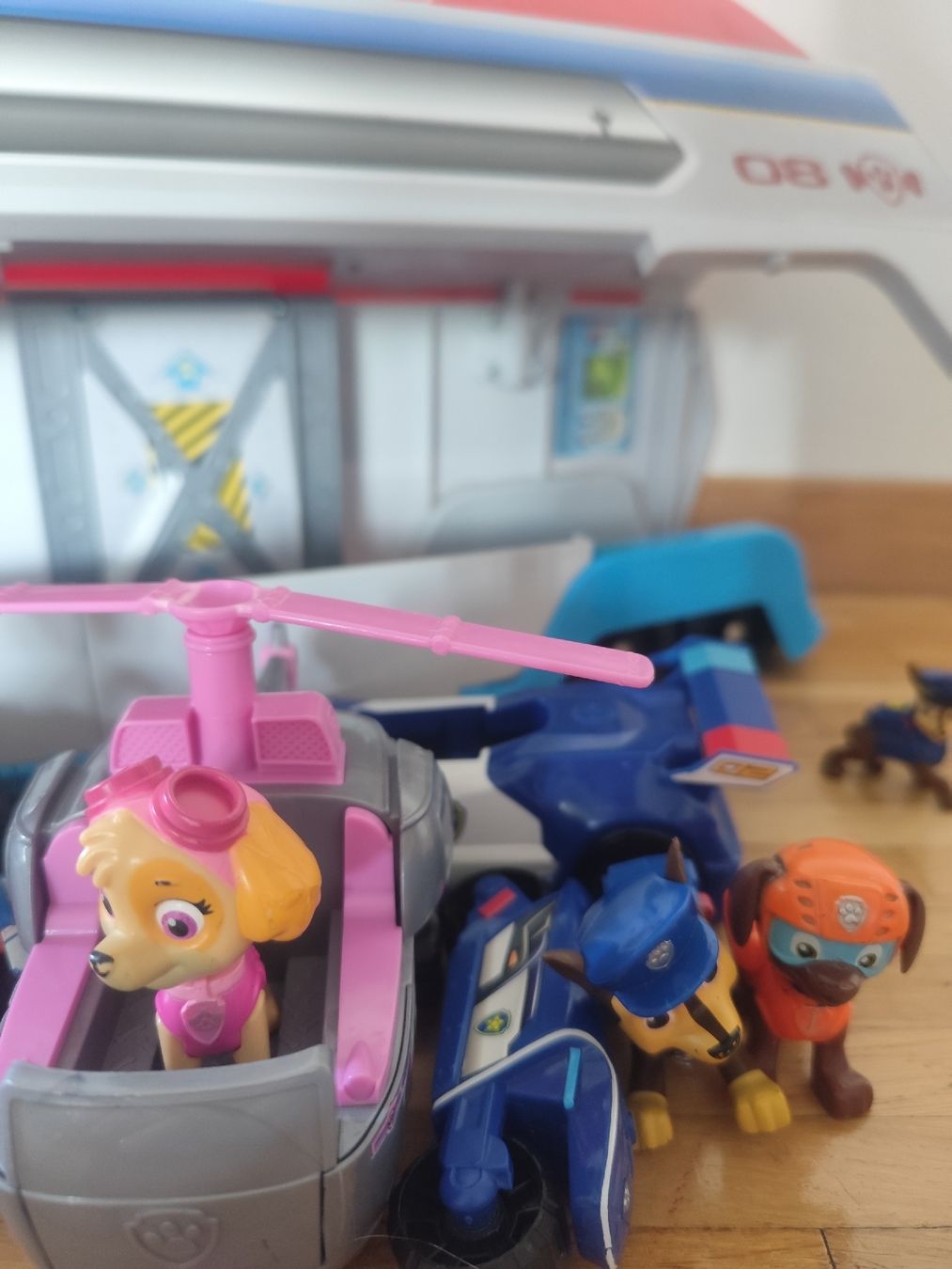 Giocattoli: Paw Patrol bus mit Figuren  – Usato da Oberaegeri venduto da frappe5 2
