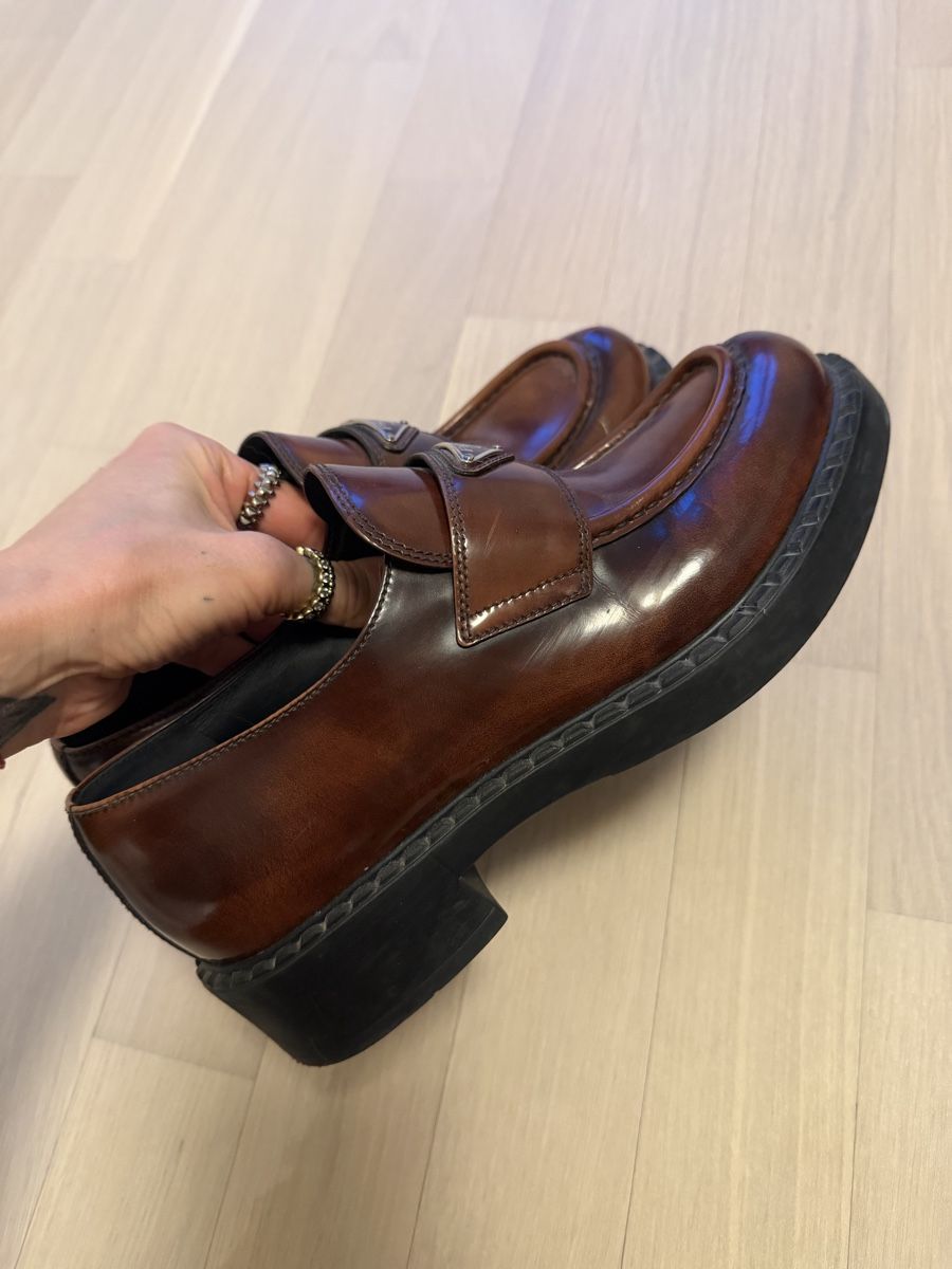 Prada Scarpe da donna: Prada Brown Leather Loafers - Size 40 – Usato da Männedorf venduto da ScottNatalia 1