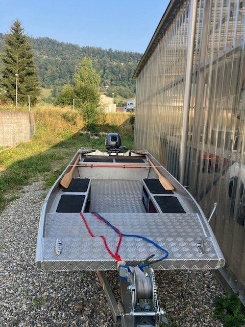 Bateaux: Alu Flachbodenboot mit Anhänger – D'occasion à Aarburg par jemi63