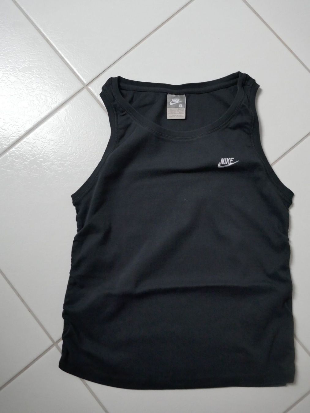 Nike Top: NIKE schwarzes Damen-Top – Usato da Volketswil venduto da Cobra22