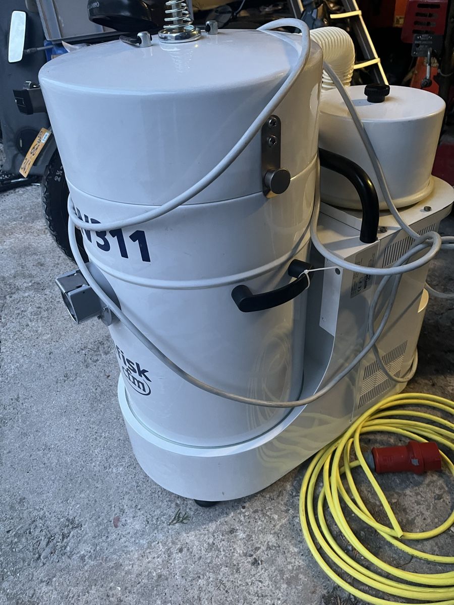 Nilfisk Aspirapolveri & Accessori: Industriesauger Nilfisk vhw311 – Usato da Walenstadt venduto da Fresh-2016 2