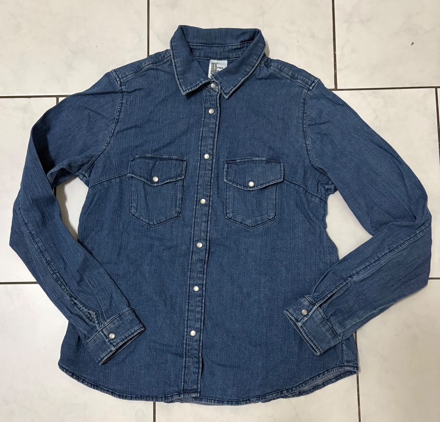 H&M Chemisiers: Jeanshemd – D'occasion à Basel par tif_m2h6