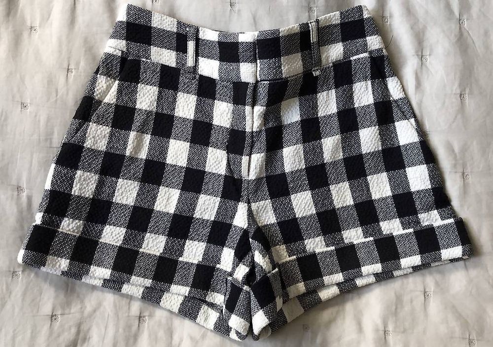 Pantaloni: Veronica Beard shorts – Usato da Zurich venduto da MariaSPO