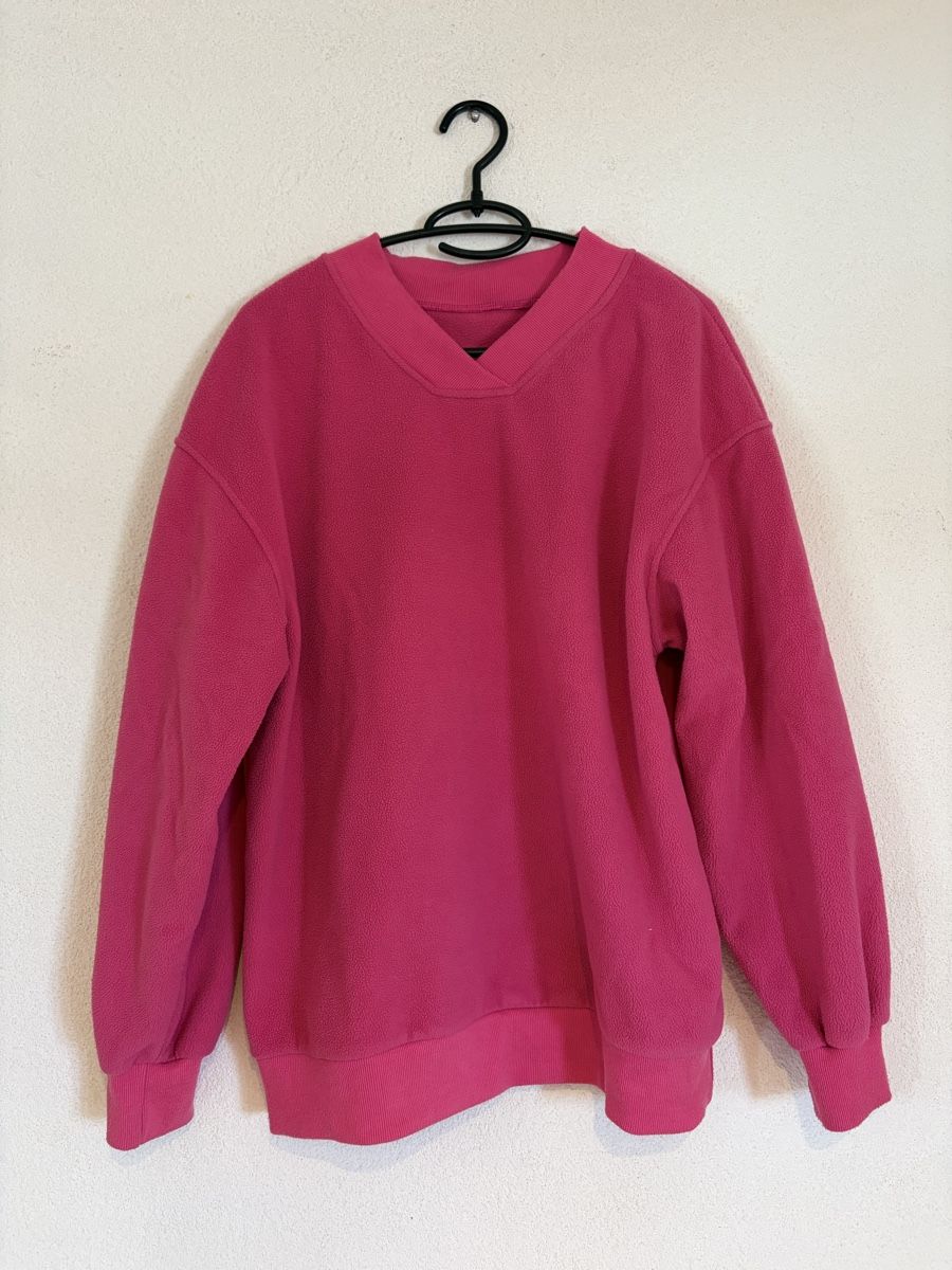 Pullover & Sweatshirts: Pull-over rose à col en V, coupe décontractée, taille M – Neu (gemäss Beschreibung) aus Forel FR von opp_s7vb