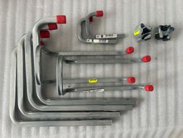 Set mit 10 diversen Wand- Befestigungen