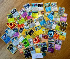 Set mit über 50 gemischten originalen Pokémon‑Karten