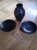 1 Vase und 2 Teller Handarbeit
