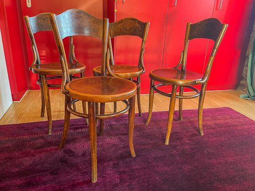 Sedie: 4 Chaisses bistrot J & J Kohn – Usato da Bevaix venduto da svillarmarzo