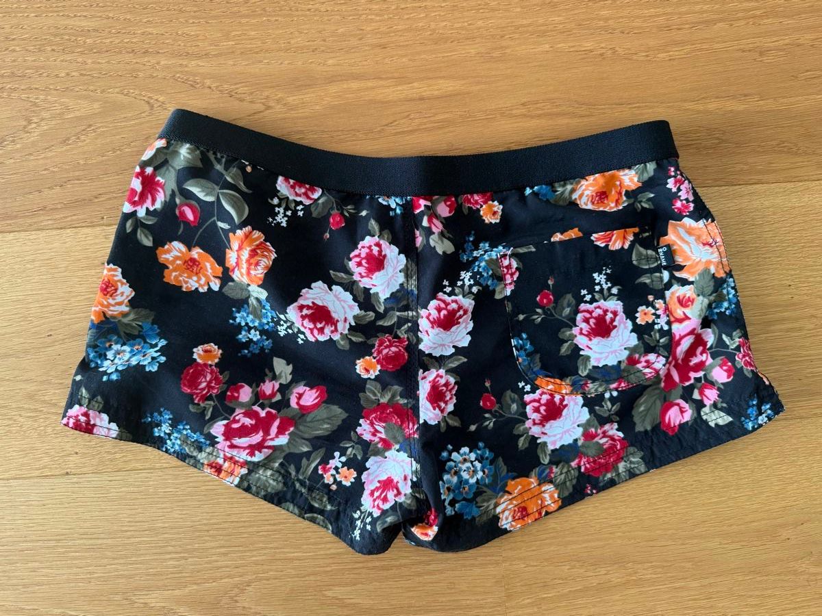 Badekleider & Bikinis: Bade- Shorts mit Blumenmuster, Grösse 38 – Neu (gemäss Beschreibung) aus Bern von HBYISIS 1