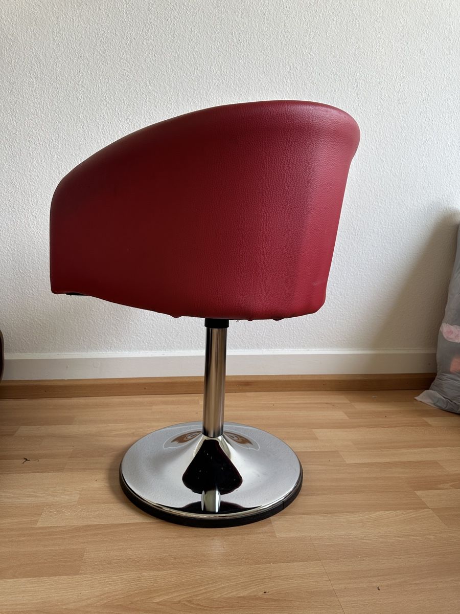 Poltrone: roter leder stuhl mit chrome bein ☆ – Usato da Basel venduto da iman.ibn 1