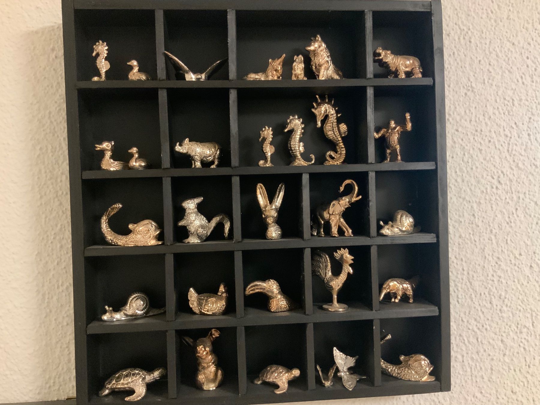 Figurines: Versilberte Figuren  im Setzkasten – D'occasion à Root par HeidyShop