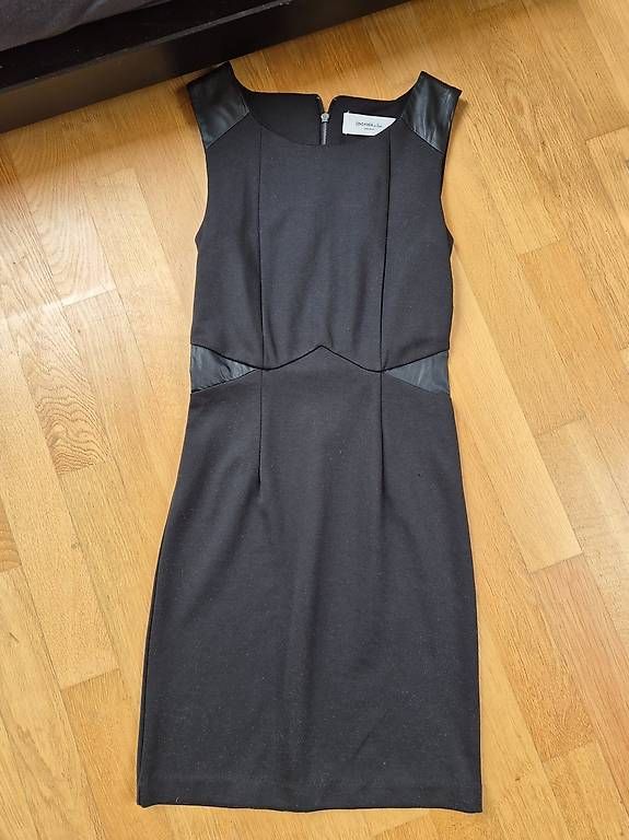Lotti & Set di vestiti: 2 Kleider & 1 Playsuit Gr. 34, sommerlich & stylisch – Usato da Kriens venduto da Moana89 1