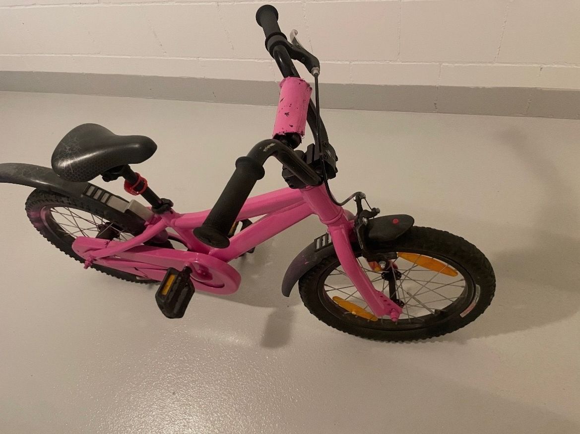 Véhicules pour enfants: Gebrauchtes Kinderfahrrad rosa – D'occasion à Seengen par arcobalenos 2