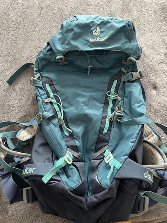 Deuter Rucksack , perfekt für Frühlingswanderungen!