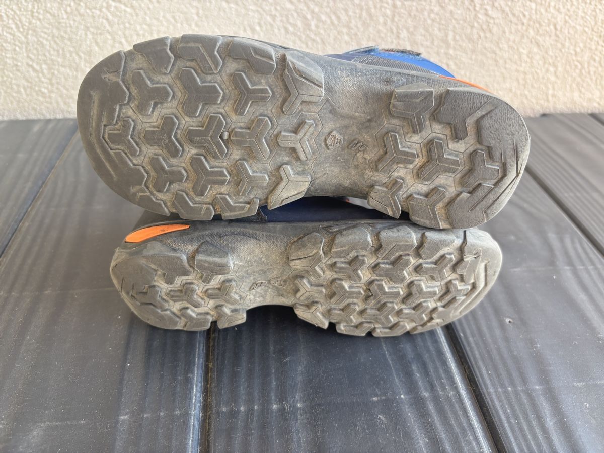 Decathlon Scarpe per ragazzi: Kinder Wanderschuhe Quechua Grösse 32 waterproof blau – Usato da Grosswangen venduto da Sunnyday35 2