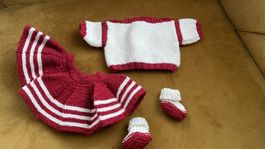 gestrickte Puppen Kleider, handarbeit