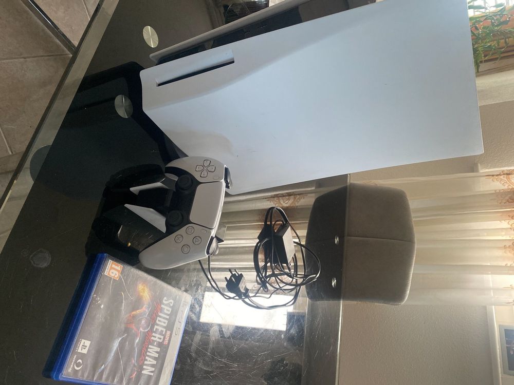 Playstation 5 mit Disc Laufwerk + 1 Controller +Ladestation Kaufen auf Ricardo