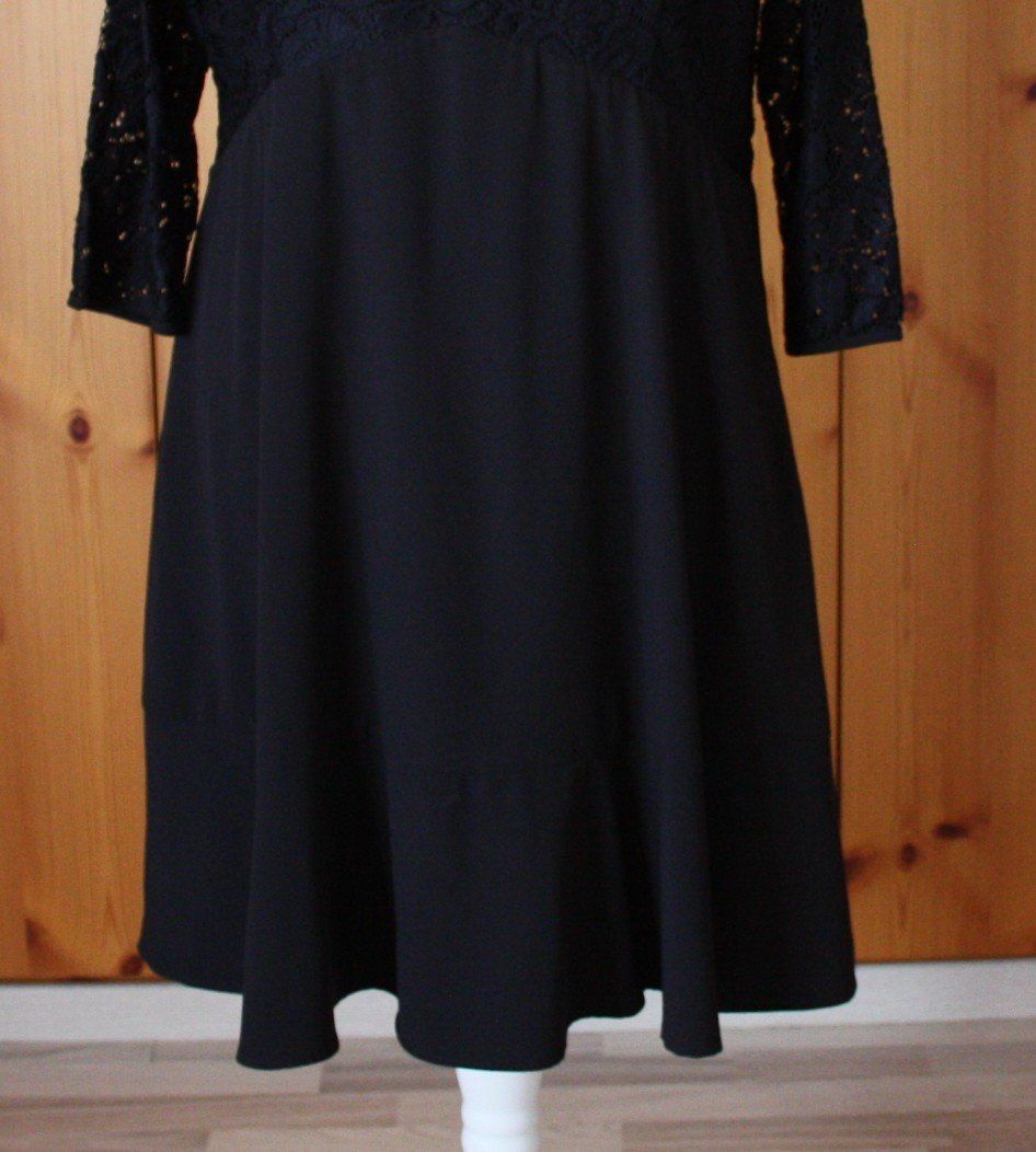 Vestiti: Kleid YESSICA mit Spitze schwarz Gr. 46 – Usato da Flüelen venduto da Diversicum-Curvy 3