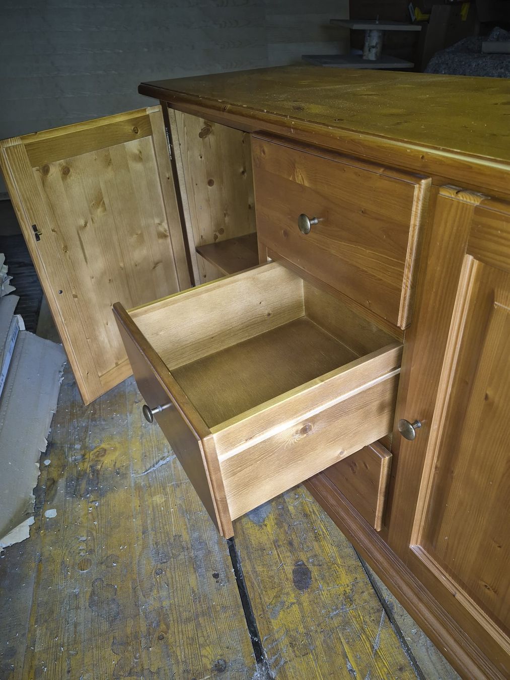 Cassettiere: Sideboard / Kommode Fichte gebeizt lackiert – Usato da Flumserberg Bergh venduto da tamaramullis 3