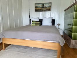 Bett aus Massivholz