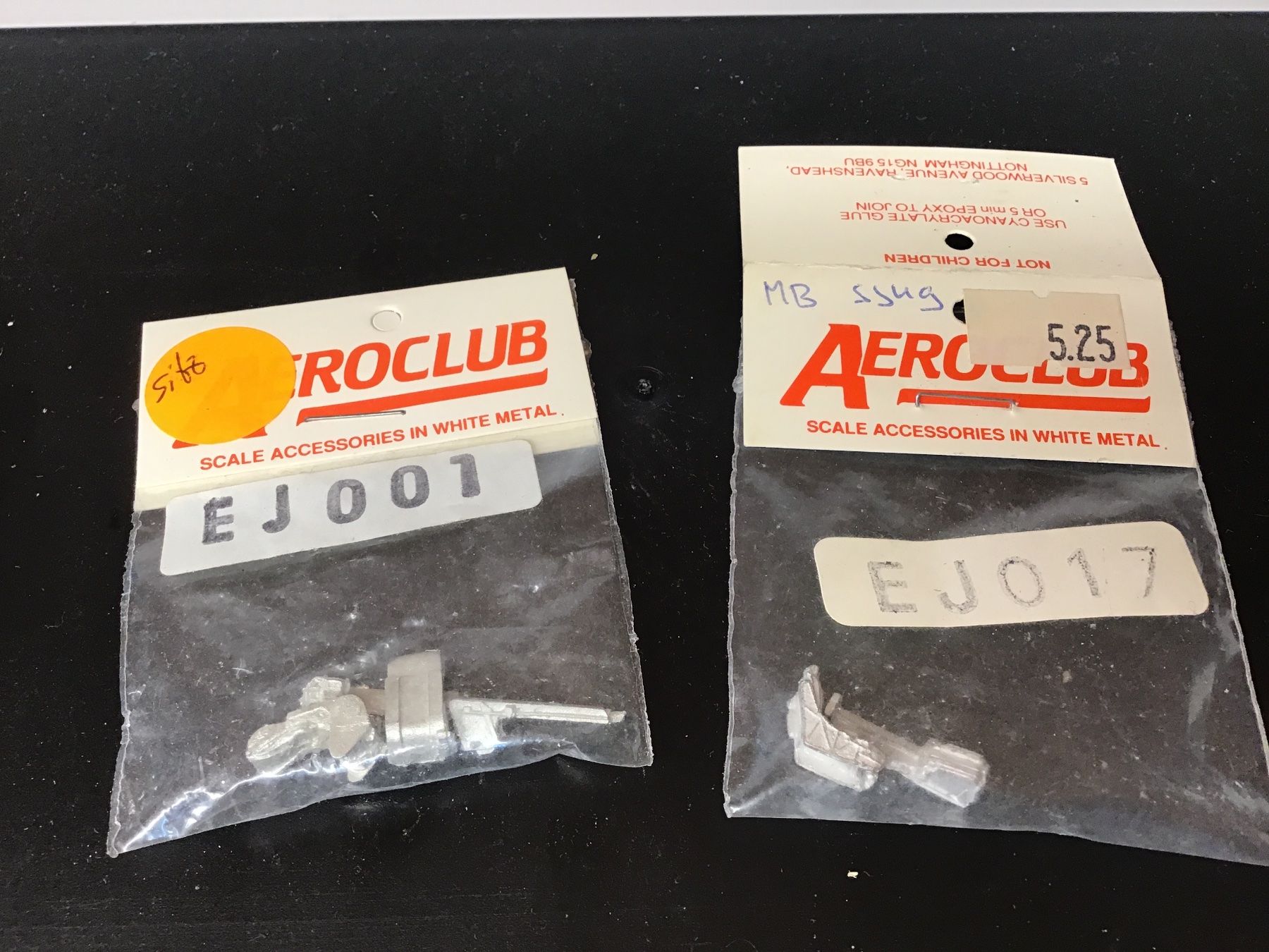 Modellbausätze & Standmodelle: Aeroclub EJ001 & EJ017 Bausatz 1:72 Sitze – Gebraucht aus Männedorf von Modelle-aller-Art