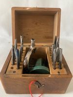 Potence d'horloger vintage, coffret et poinçons divers