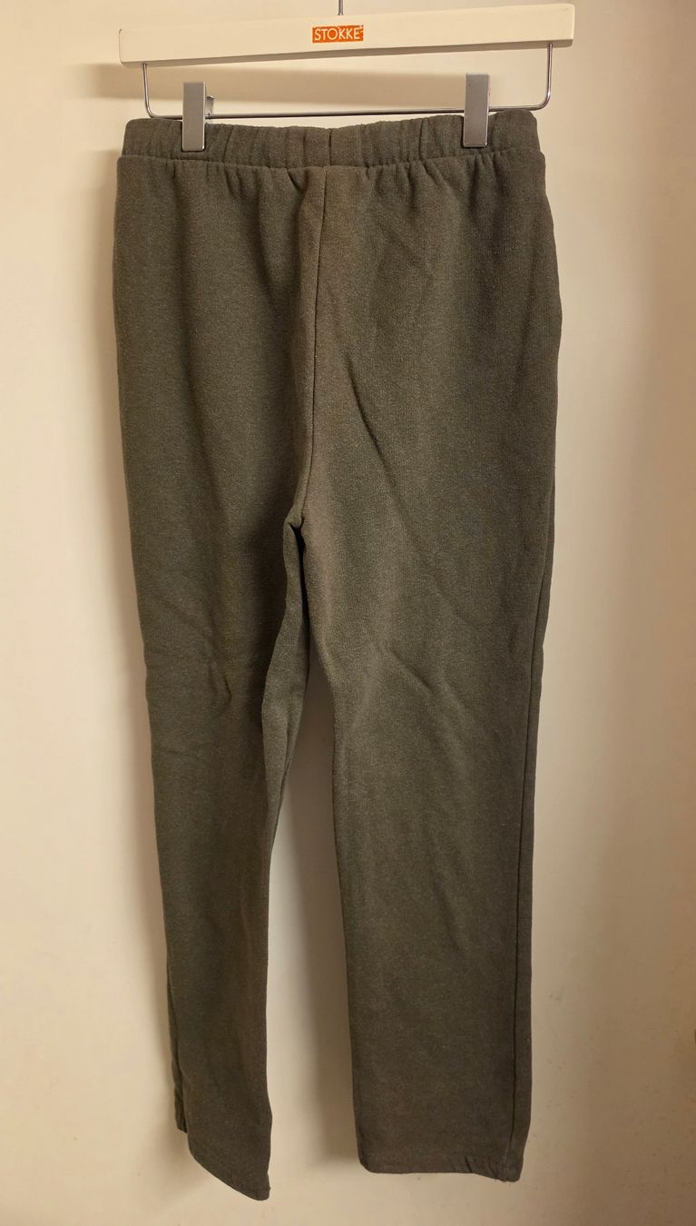Kleiderpakete & -sets: Trainerset olive Gr. 134/140 – Gebraucht aus Zürich von Pemberleys 3