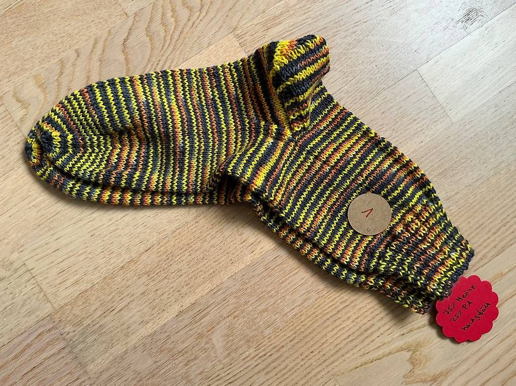 Socken: Socken Gr 42/43 Handgestrickt – Neu und originalverpackt aus Liestal von Strigg-Grossmami 1