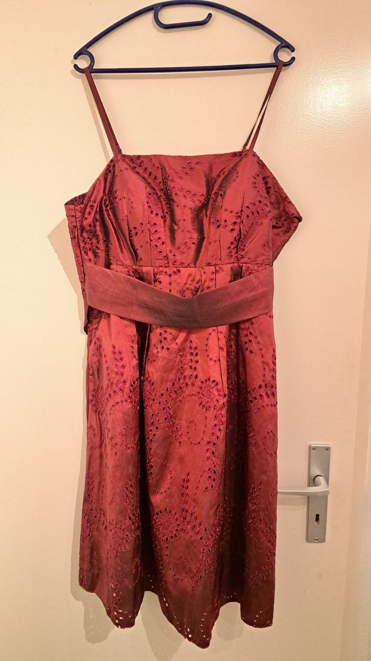 Vestiti: Weinrotes Kleid – Usato da Waltenschwil venduto da Catlady
