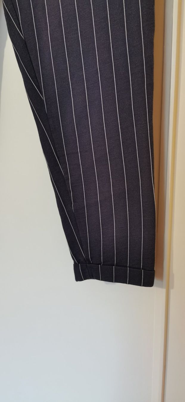 Pantaloni: Pantalons professionnels confortables. – Usato da Tavannes venduto da shannonmeylan2003 1