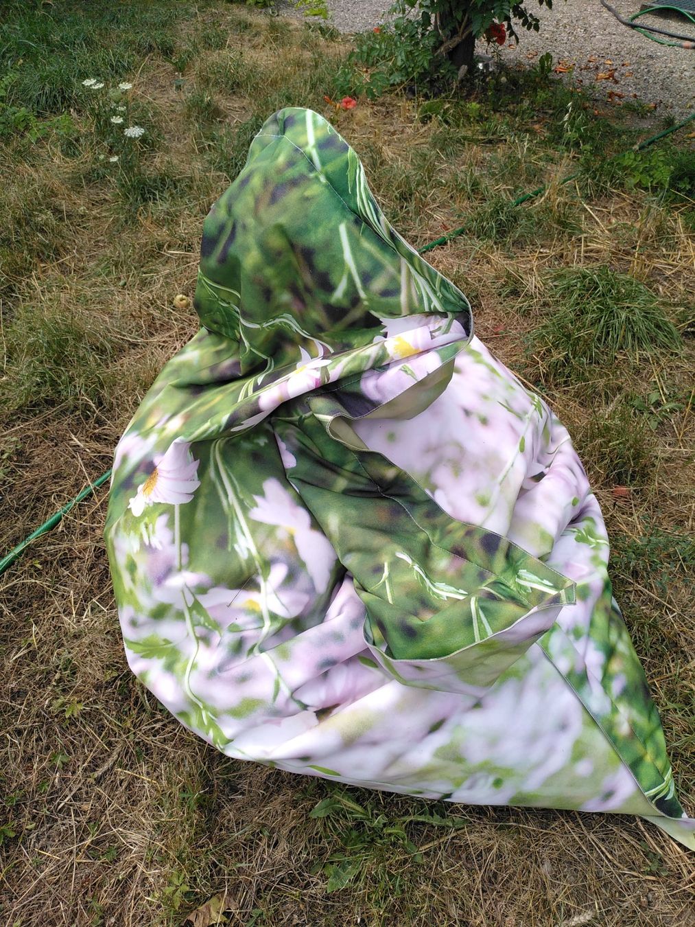 Cuscini: Sitzsack mit Blumenmotiv, neuwertig, gross – Usato da Kleinandelfingen venduto da flora2011 1