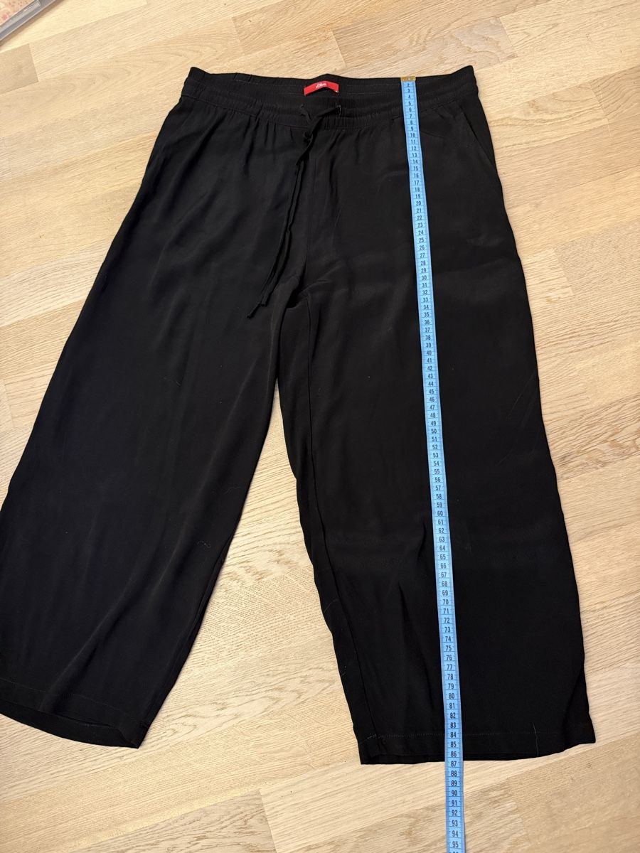 S.Oliver Pantaloni: Culotte Hose s.Oliver schwarz elastischer Bund – Usato da Rubigen venduto da Elmacino 1