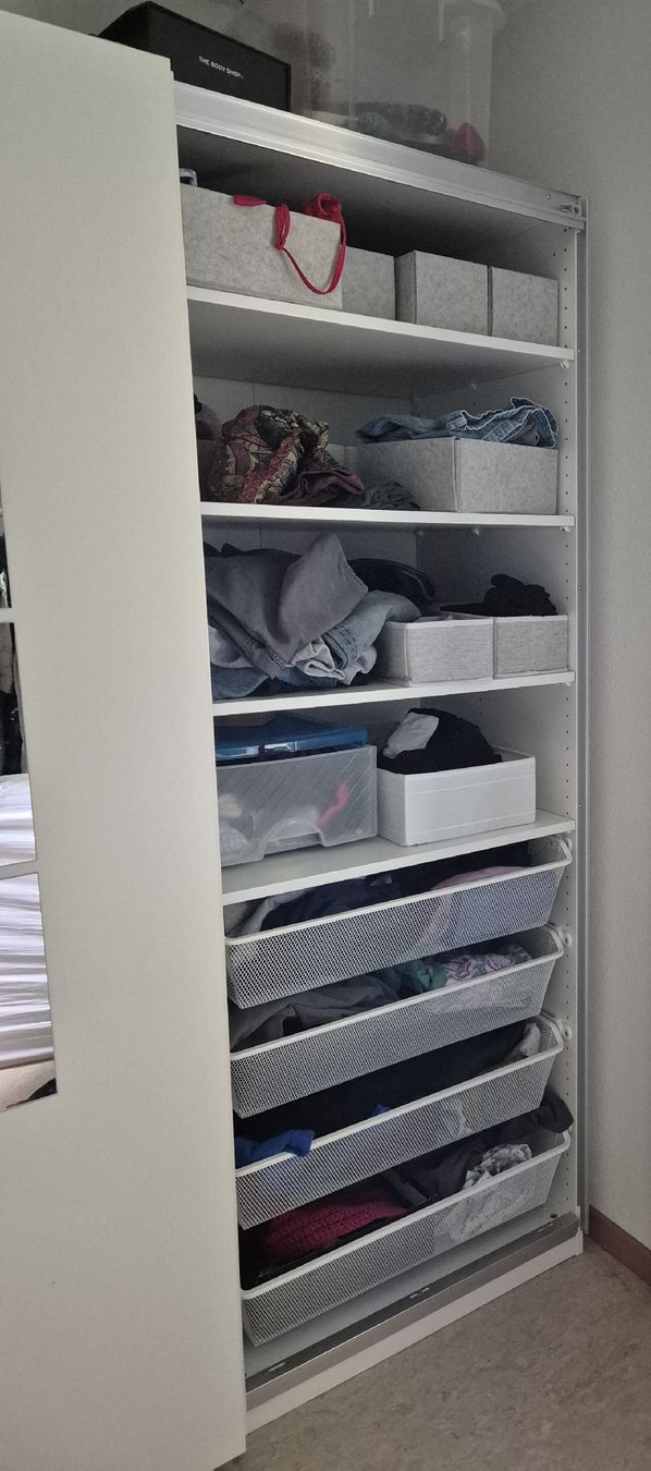 Armadi: IKEA Schrank PAX weiss und 4 Körbe KOMPLEMENT  – Usato da Zürich venduto da bacarozzo 2
