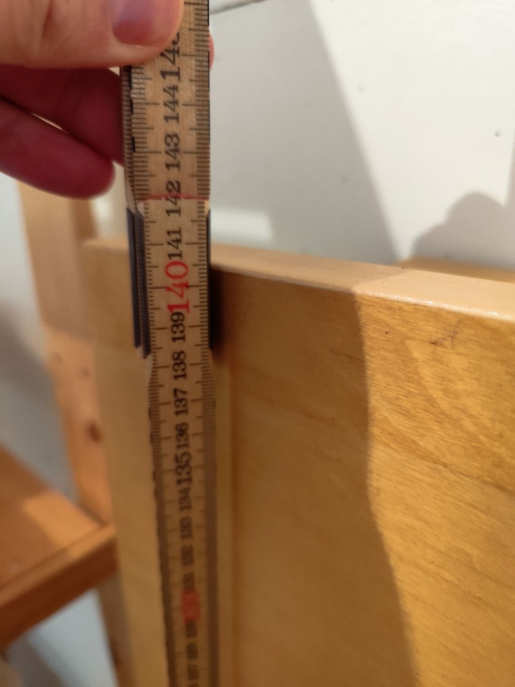 Set di tavolo e panche: Holztisch mit vier Stühlen – Usato da Einsiedeln venduto da RahanKappa 3