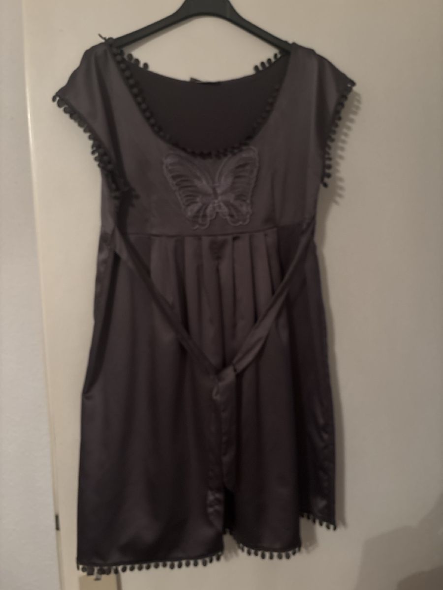 Vestiti: Graues Kleid mit Schmetterling, Gr. M,  ca.80cm lang – Usato da Altendorf venduto da mausi771
