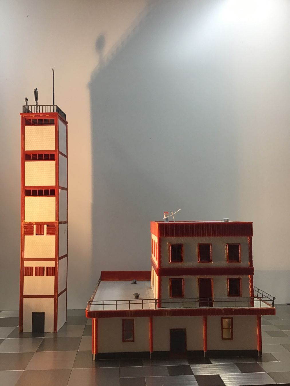 Faller Modellini di ferrovie: FALLER MODERNE FEUERWACHE – Usato da Männedorf venduto da Spezial-Modelle 1